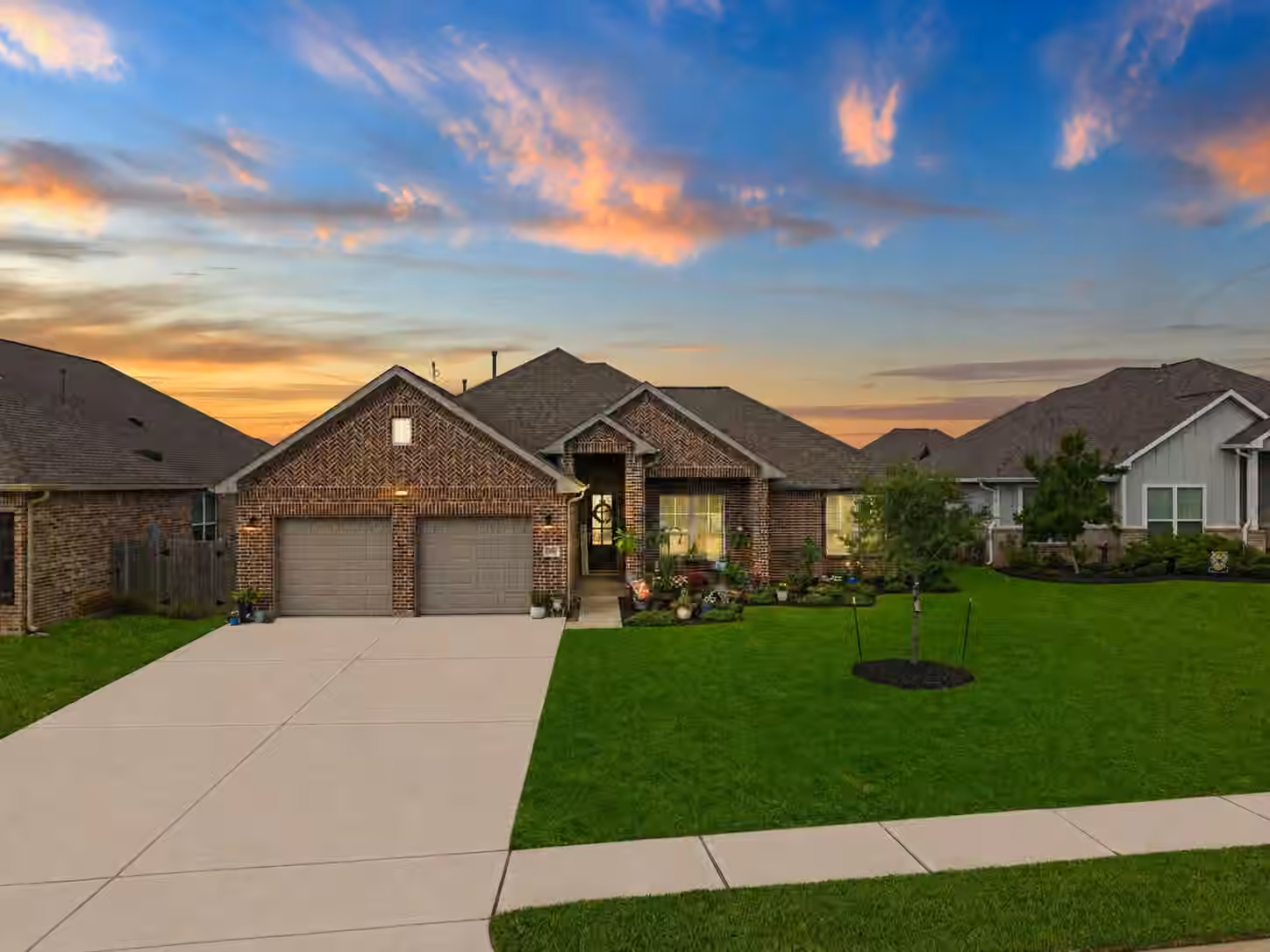 Photo 2 of 426 Hunters Crossing Drive, Sealy, TX