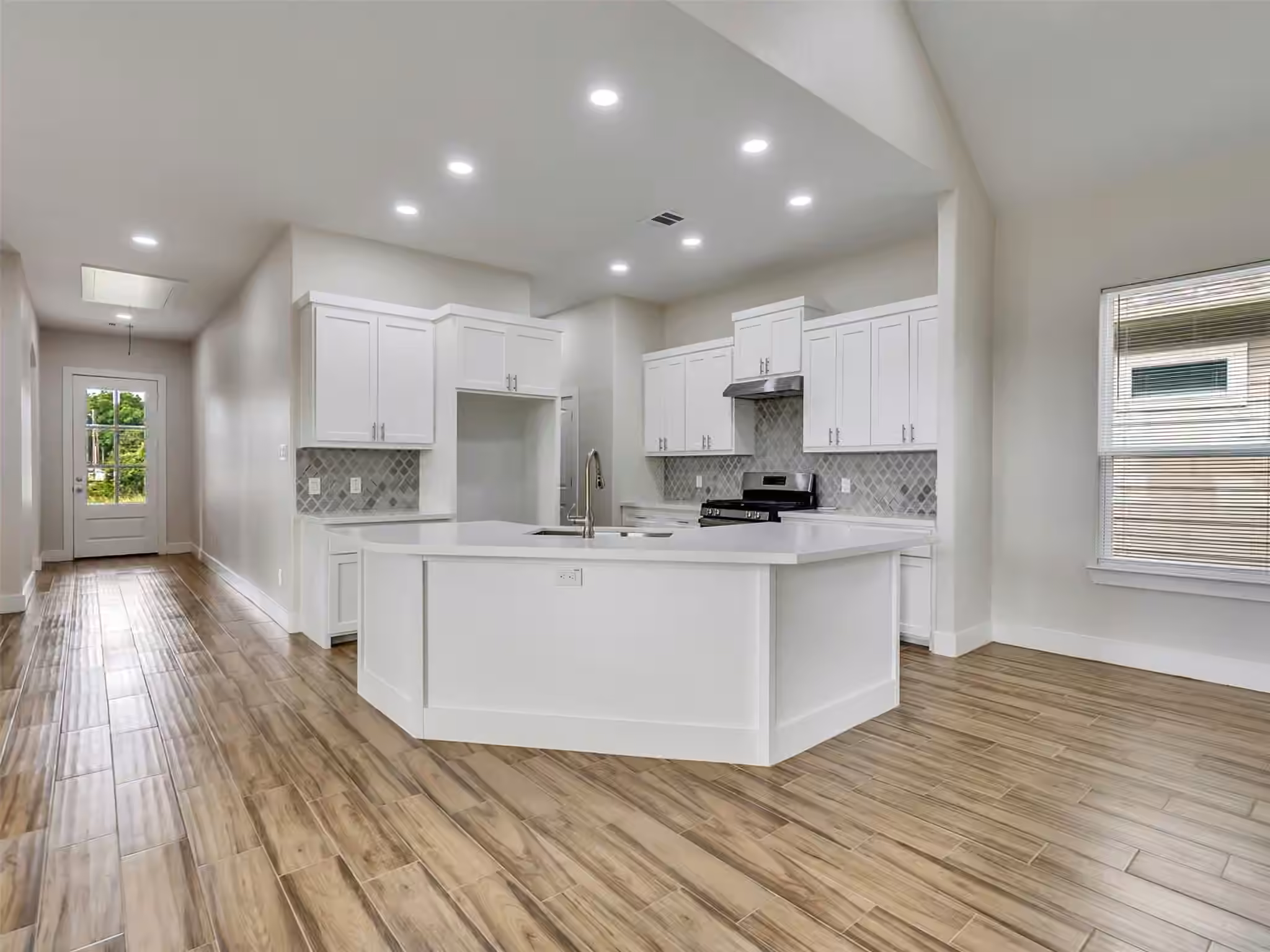 Photo 3 of 4102 Hill Avenue, Dickinson, TX