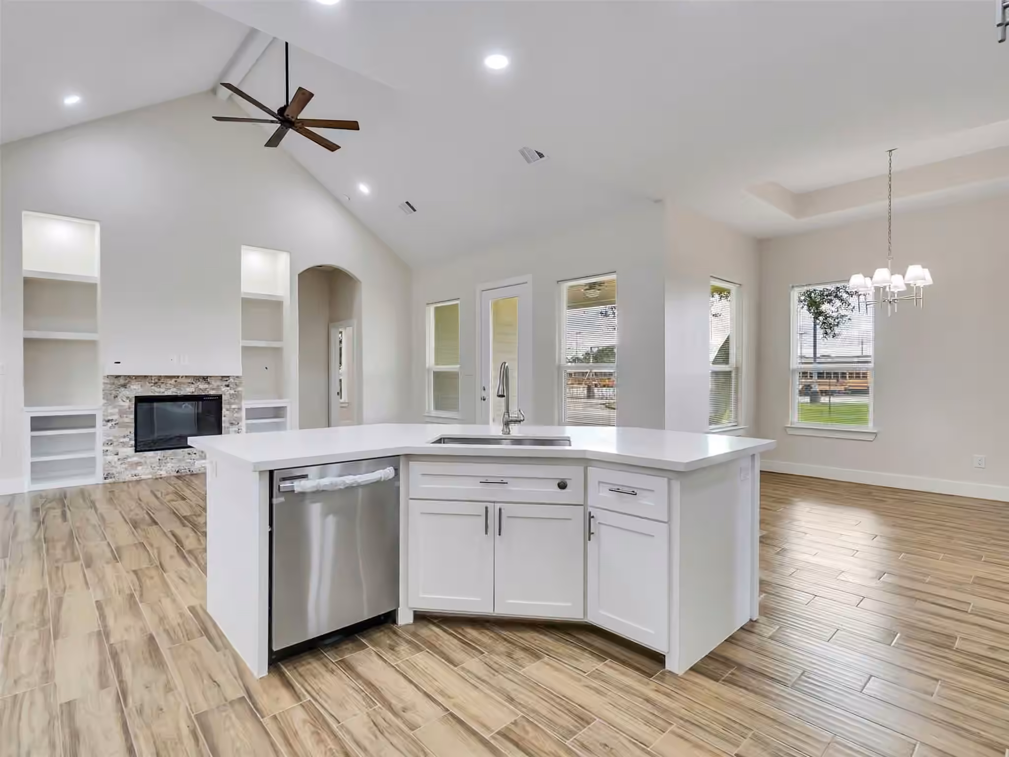 Photo 5 of 4102 Hill Avenue, Dickinson, TX