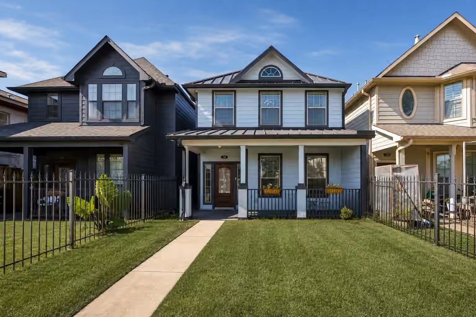 Photo 2 of 741 W 20th Street, Houston, TX