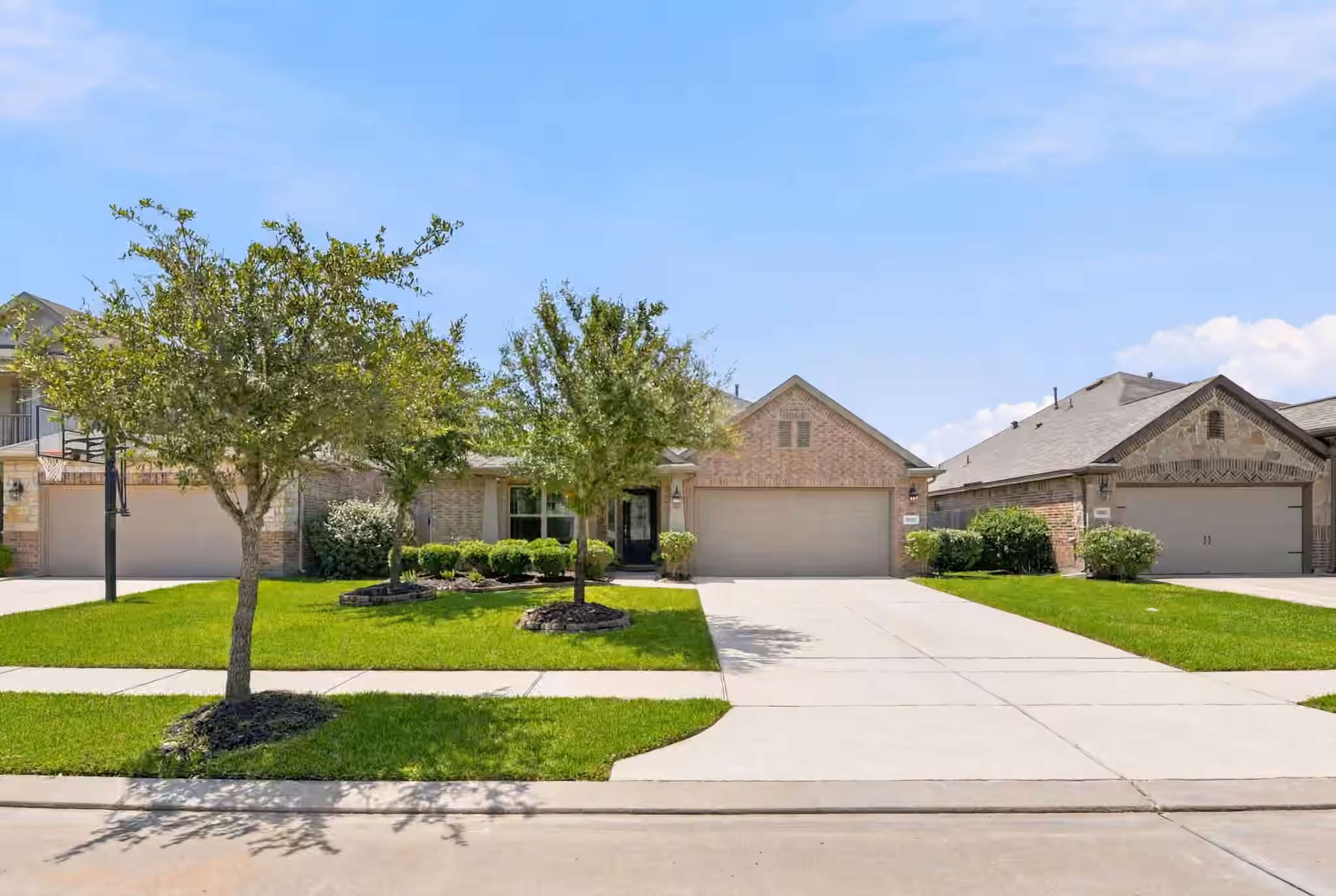 Photo 4 of 15715 Windsor Bluff Drive, Cypress, TX