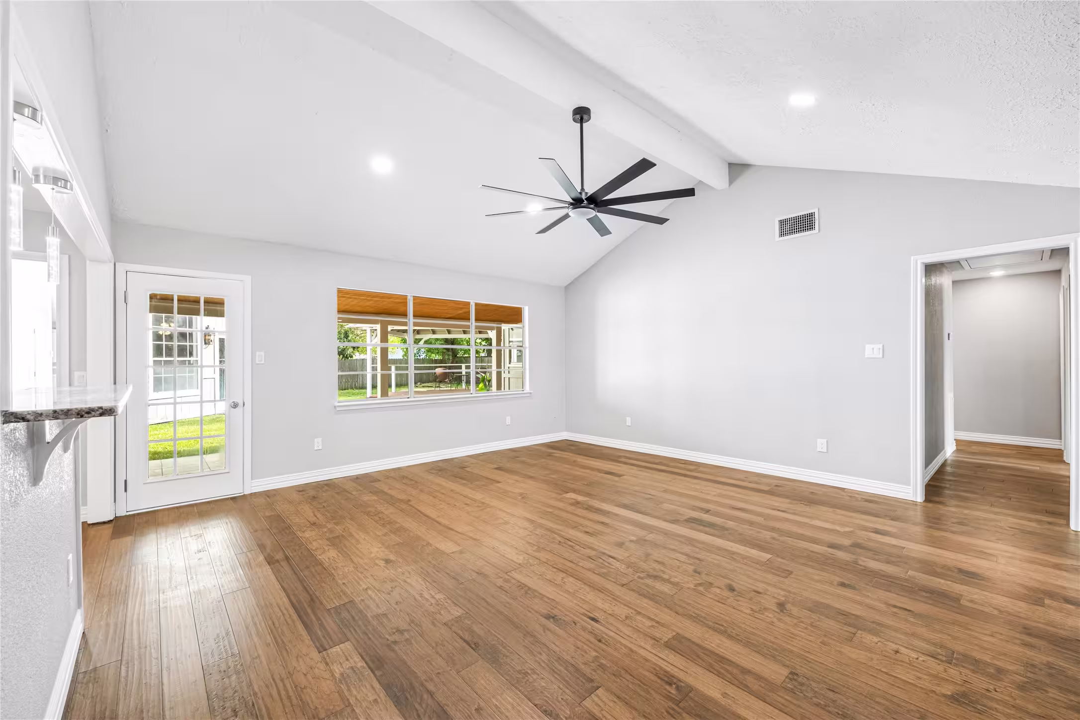 Photo 7 of 9806 Tanager Lane, Conroe, TX