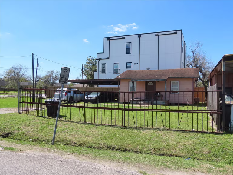 Photo of 4235 Elmwood Street, Houston, TX 77051