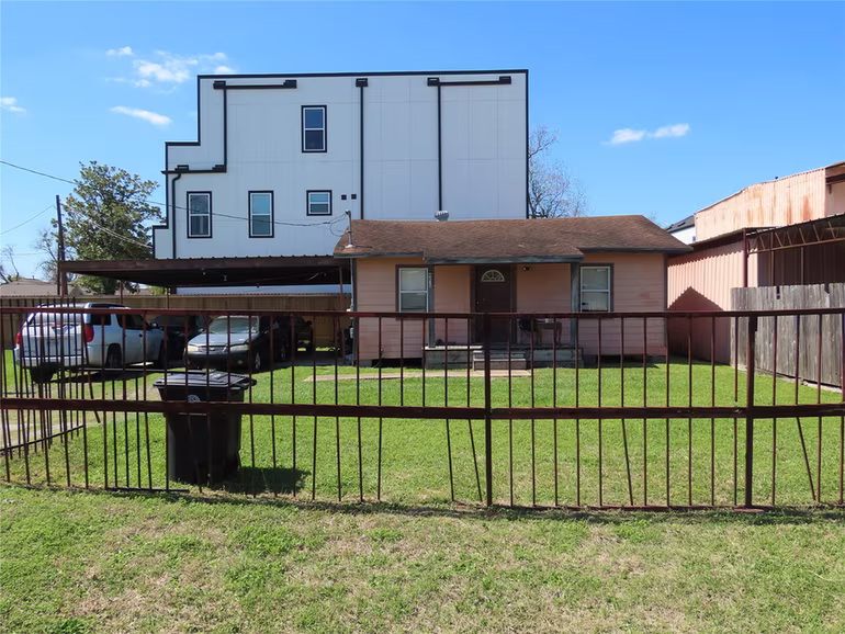 Photo 2 of 4235 Elmwood Street, Houston, TX