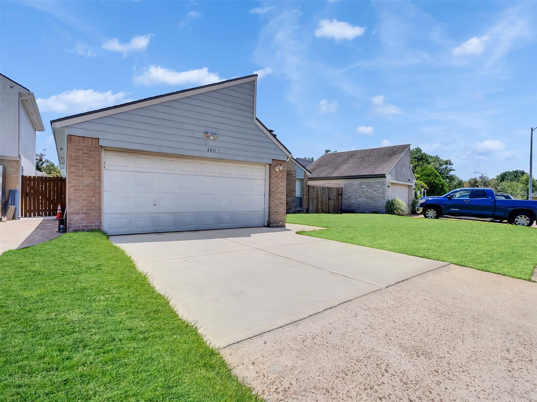 Photo 2 of 4411 Yupon Ridge Drive, Houston, TX