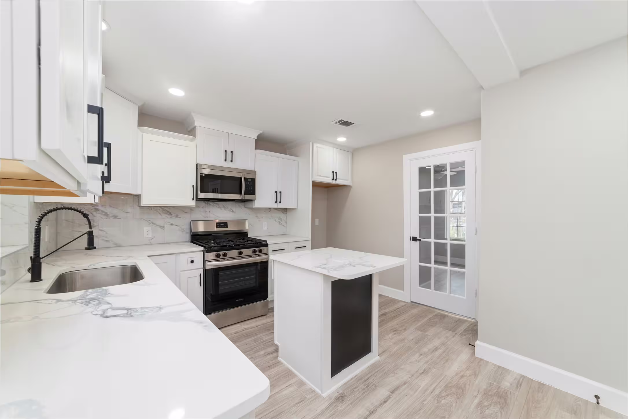 Photo of 1416 E Avenue B, Bay City, TX 77414