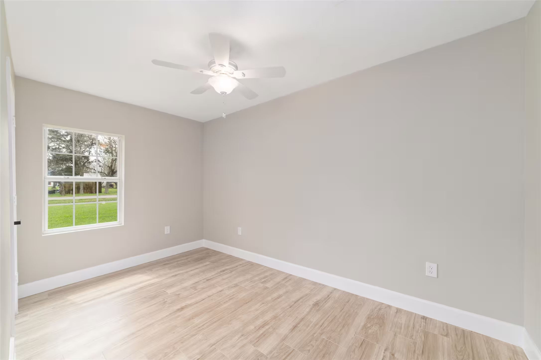 Photo 7 of 1416 E Avenue B, Bay City, TX