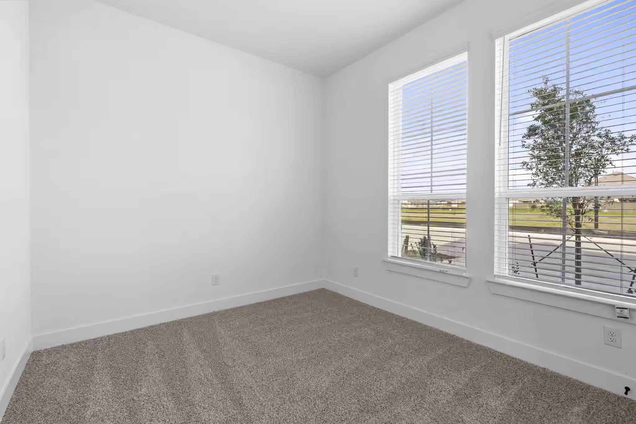 Photo 5 of 12115 Wild Bend Drive, Mont Belvieu, TX