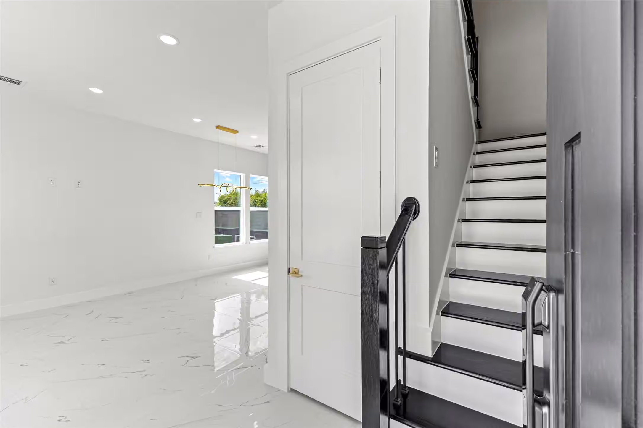 Photo 5 of 7548 Dyer Street, Houston, TX