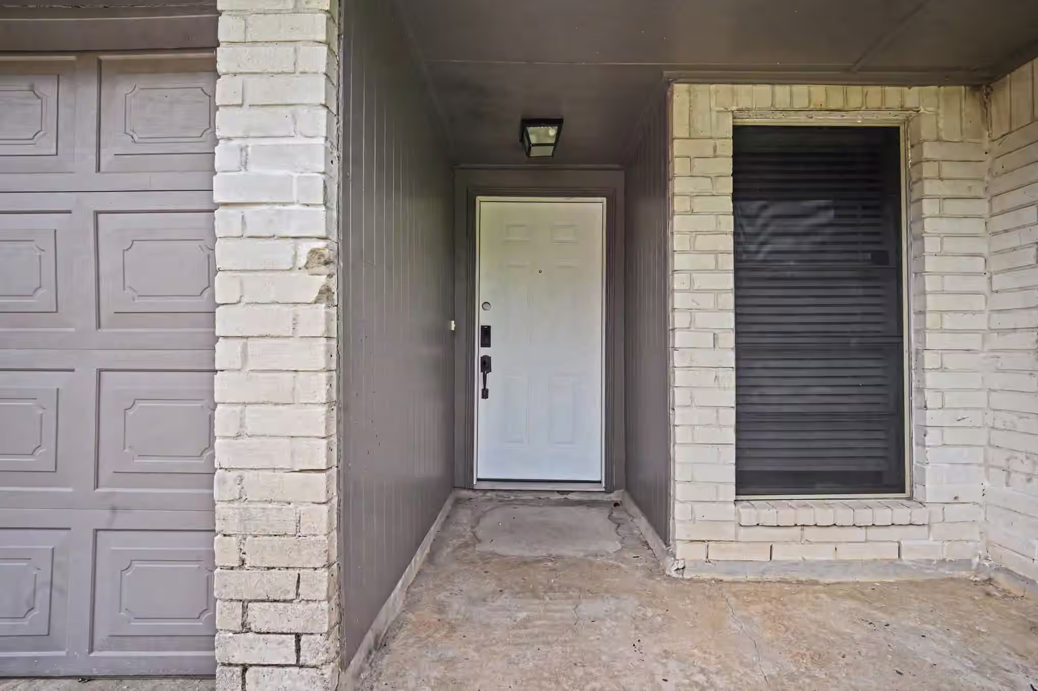 Photo 4 of 300 Castlelake Drive, Friendswood, TX