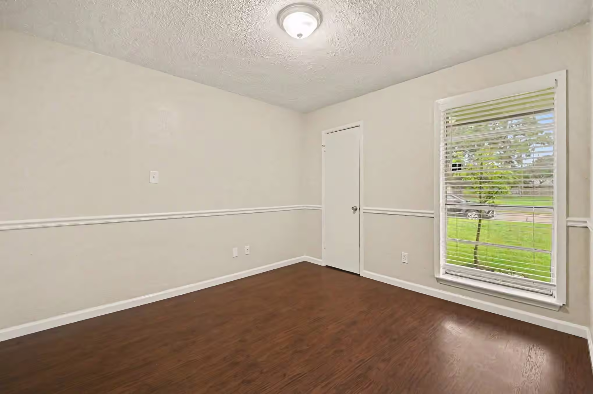 Photo 5 of 300 Castlelake Drive, Friendswood, TX