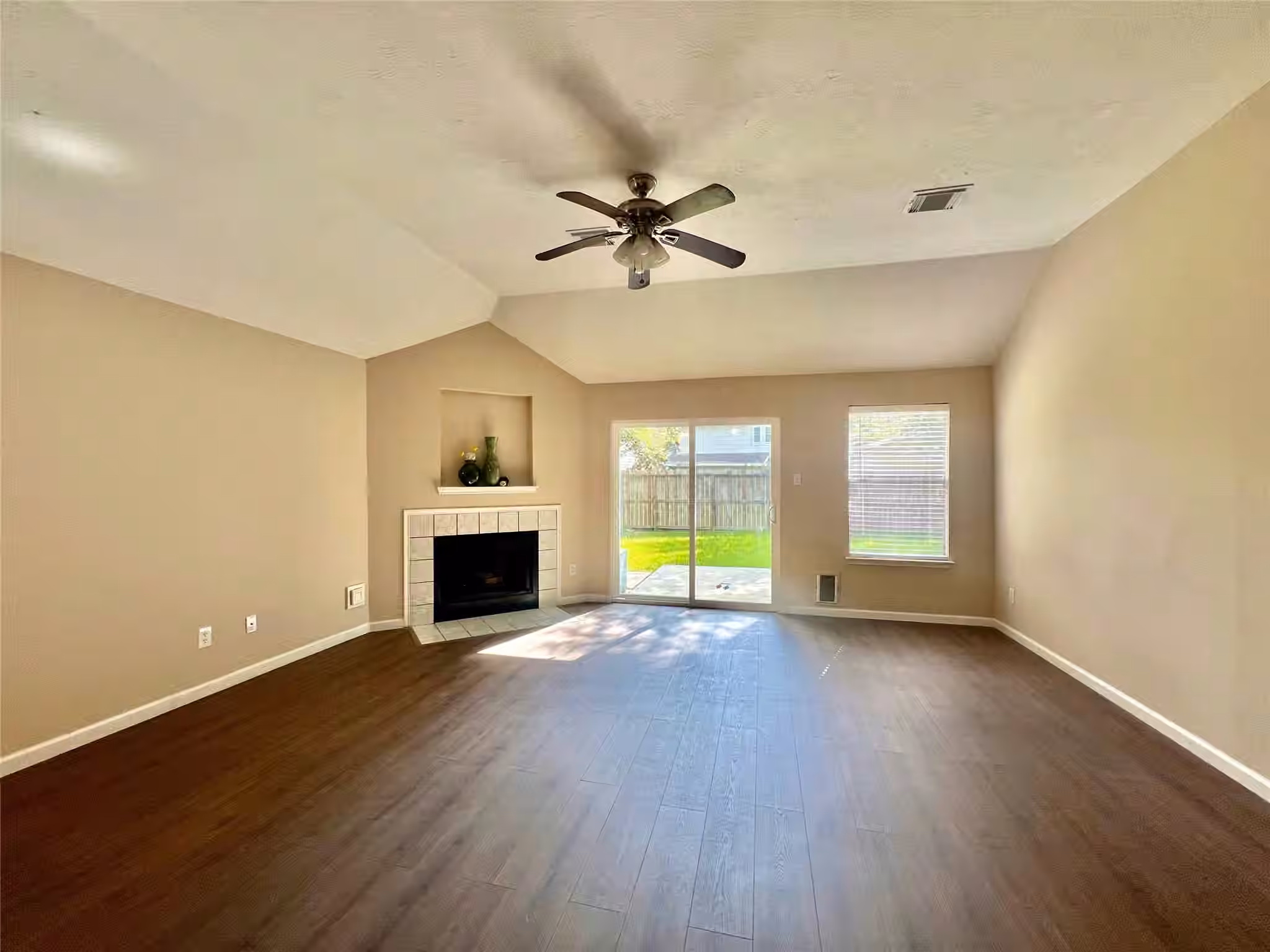 Photo 3 of 16915 Lighthouse View Drive, Friendswood, TX