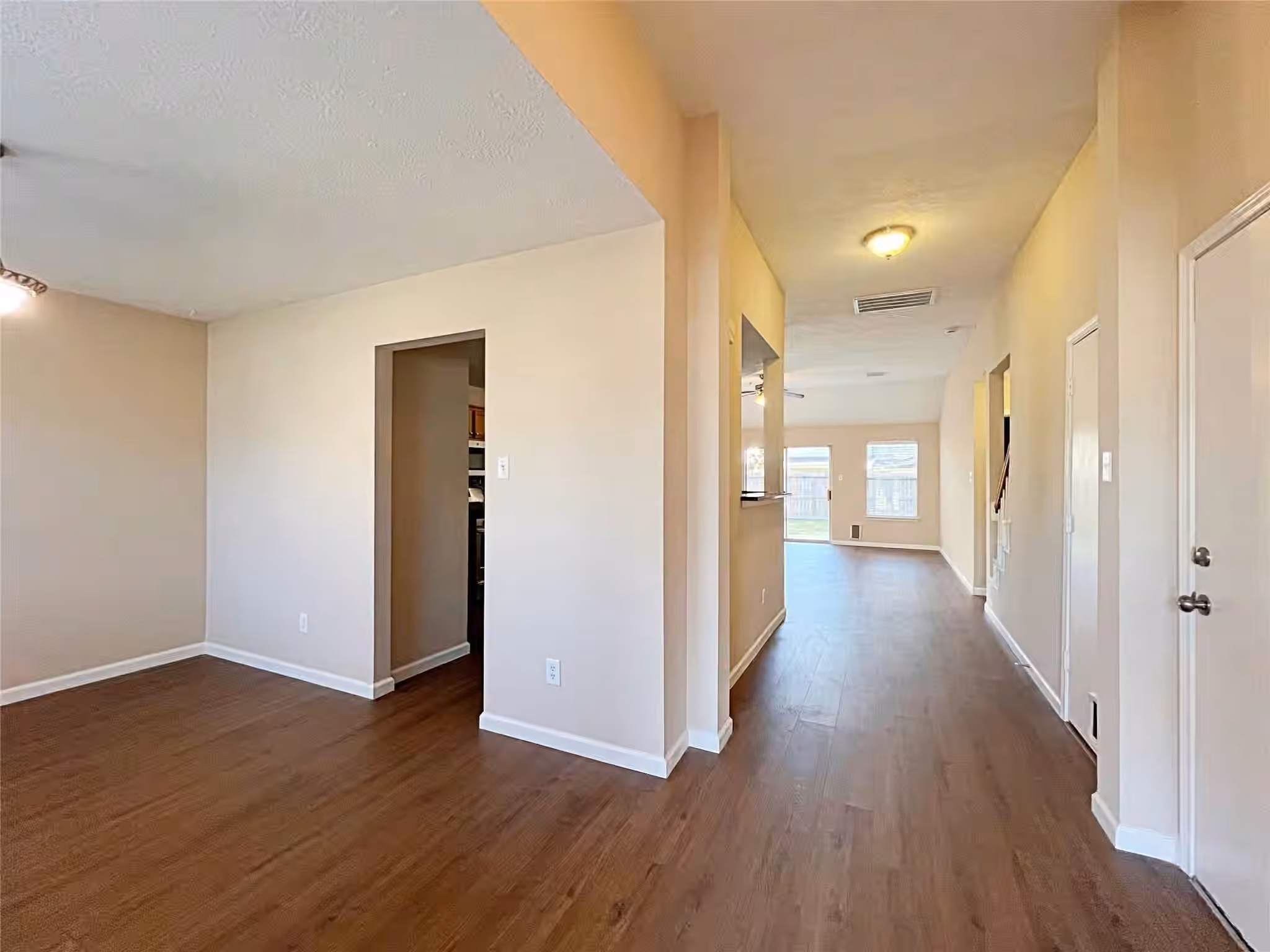 Photo 5 of 16915 Lighthouse View Drive, Friendswood, TX