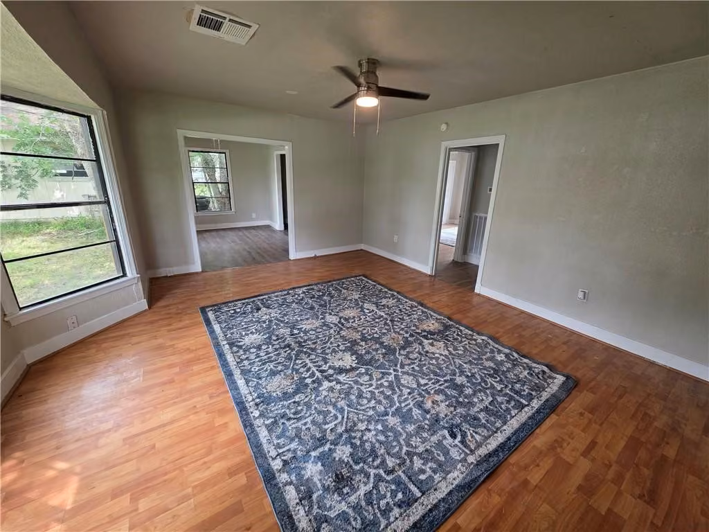Photo 3 of 206 Gibbs Street, Navasota, TX