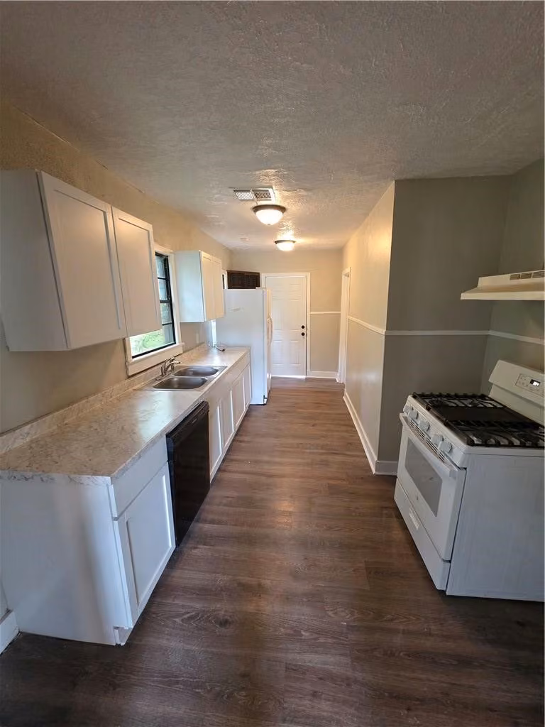 Photo 5 of 206 Gibbs Street, Navasota, TX