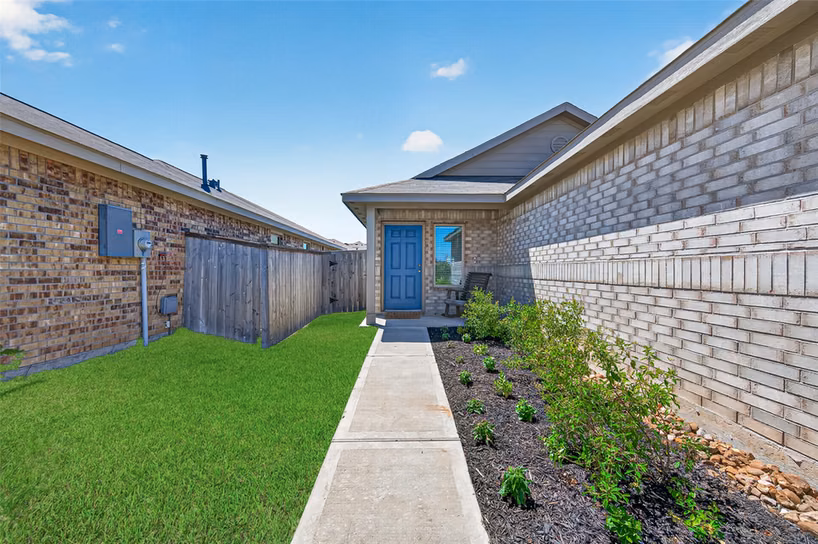 Photo 4 of 7311 Greenbriar Canyon Lane, Katy, TX