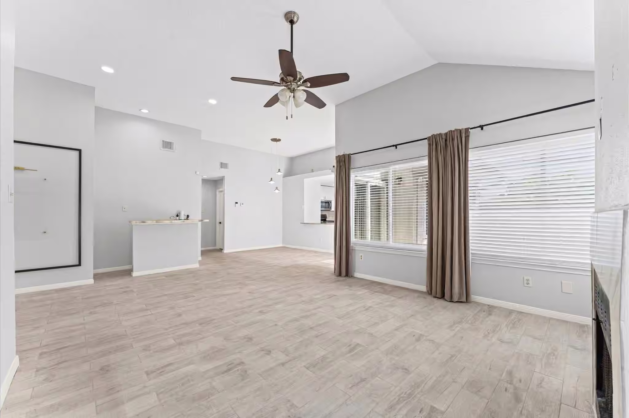 Photo 7 of 7810 Poitiers Drive, Houston, TX