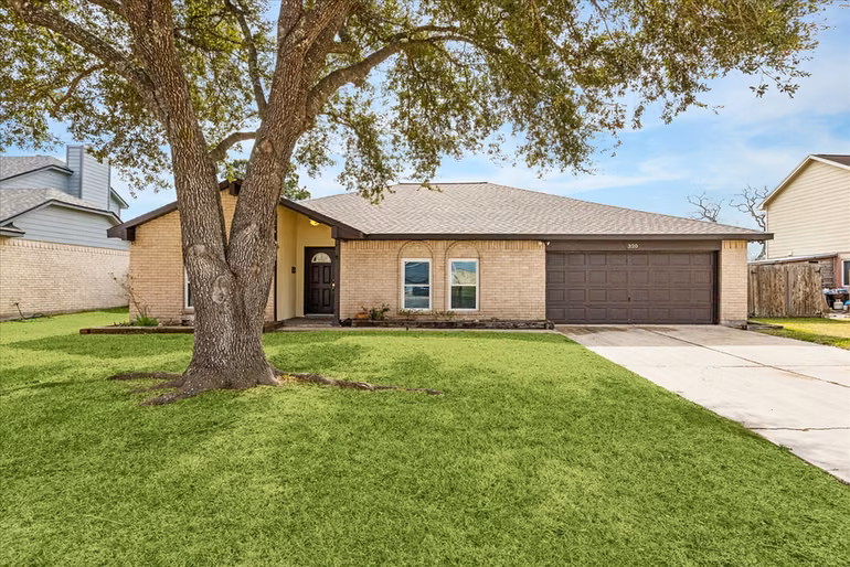 Photo of 320 Creek Bend Drive, League City, TX 77573