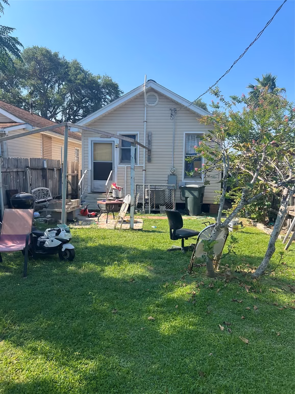 Photo 2 of 5107 Avenue Q 1/2, Galveston, TX
