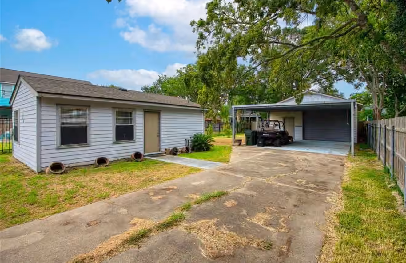 Photo of 118 4th Street, Dickinson, TX 77539
