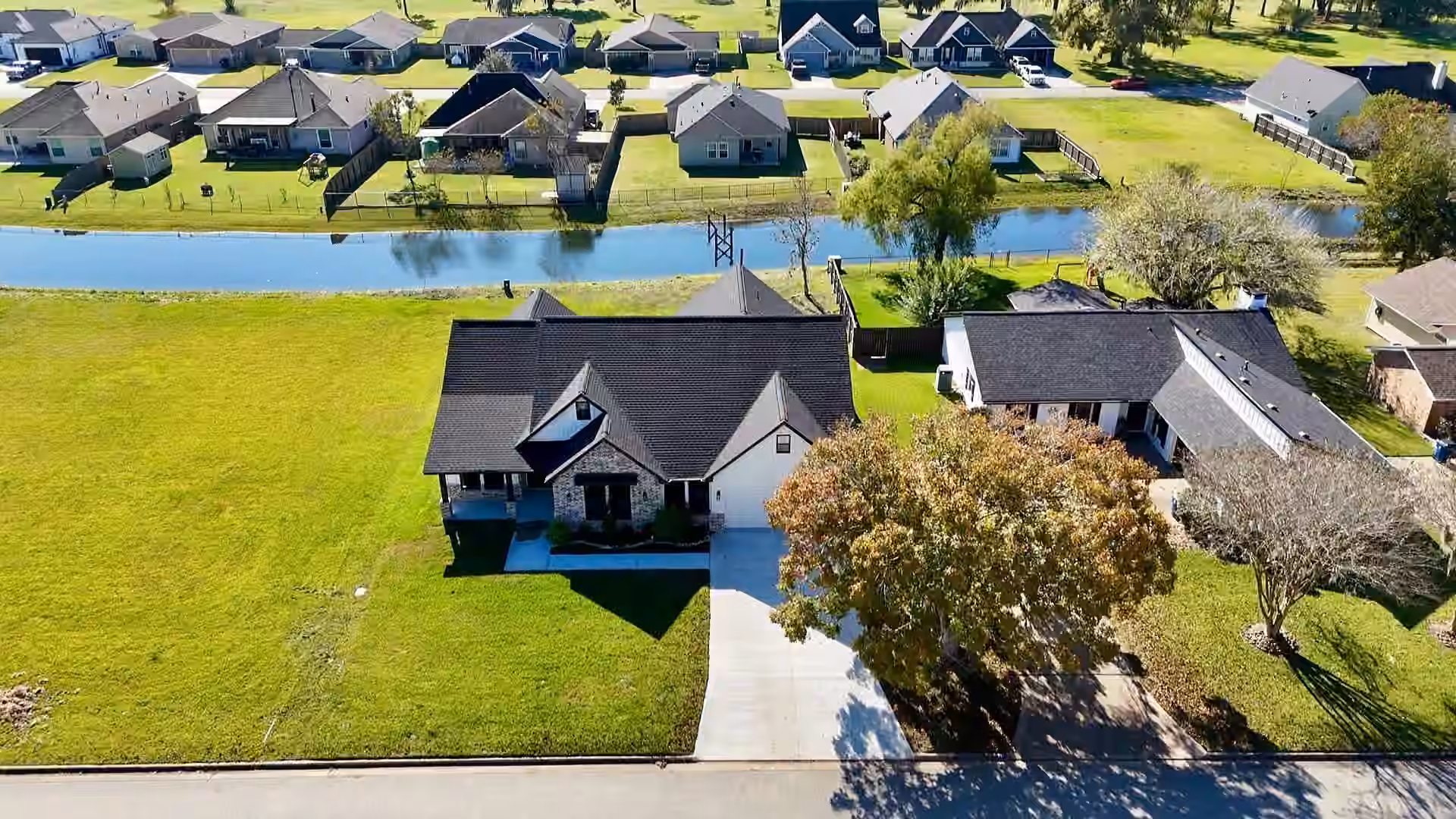Photo 3 of 237 Crestview Drive, West Columbia, TX