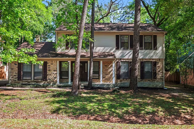 Photo of 34 E Wandering Oak Drive, The Woodlands, TX 77381