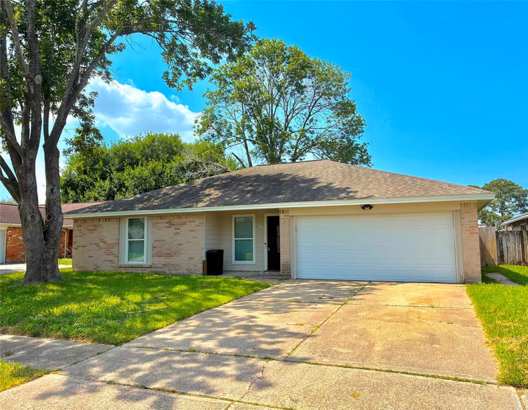 Photo 2 of 9815 Rocky Hollow Road, La Porte, TX