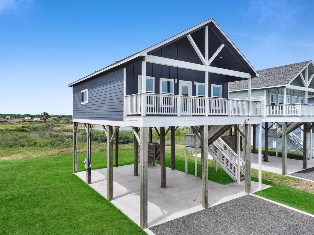 Photo 2 of 1041 Sunset Circle W, Crystal Beach, TX