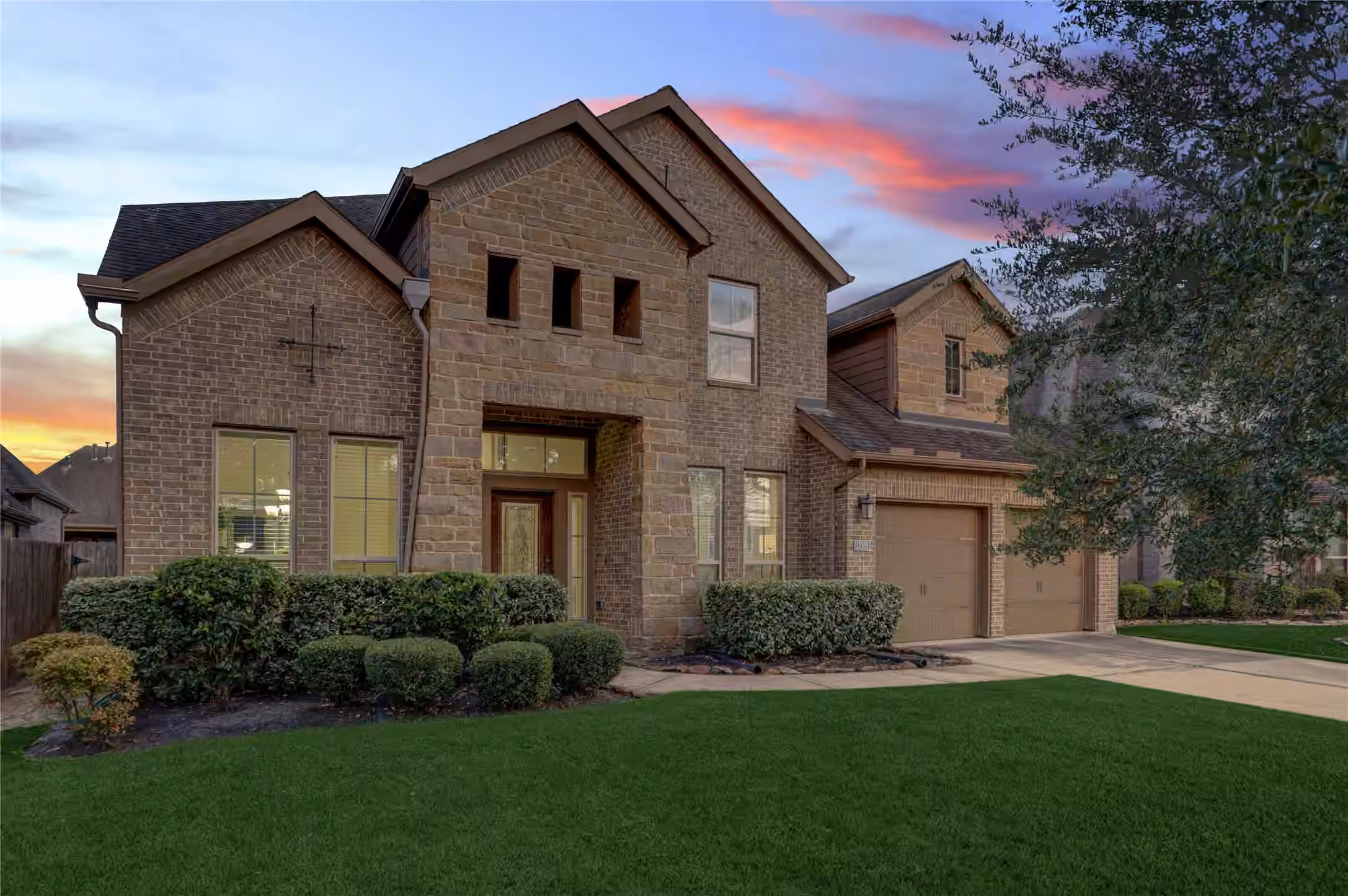 Photo 2 of 13308 Paxton Hill Court, Pearland, TX
