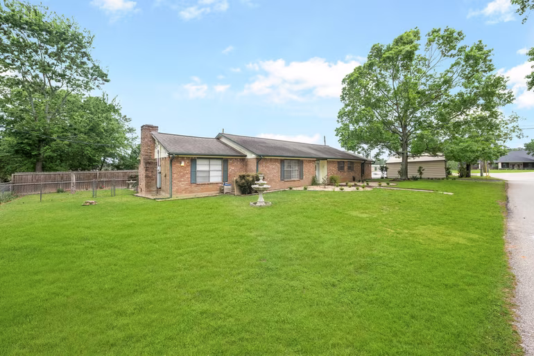Photo of 10192 Fm 1097 Road W, Willis, TX 77318