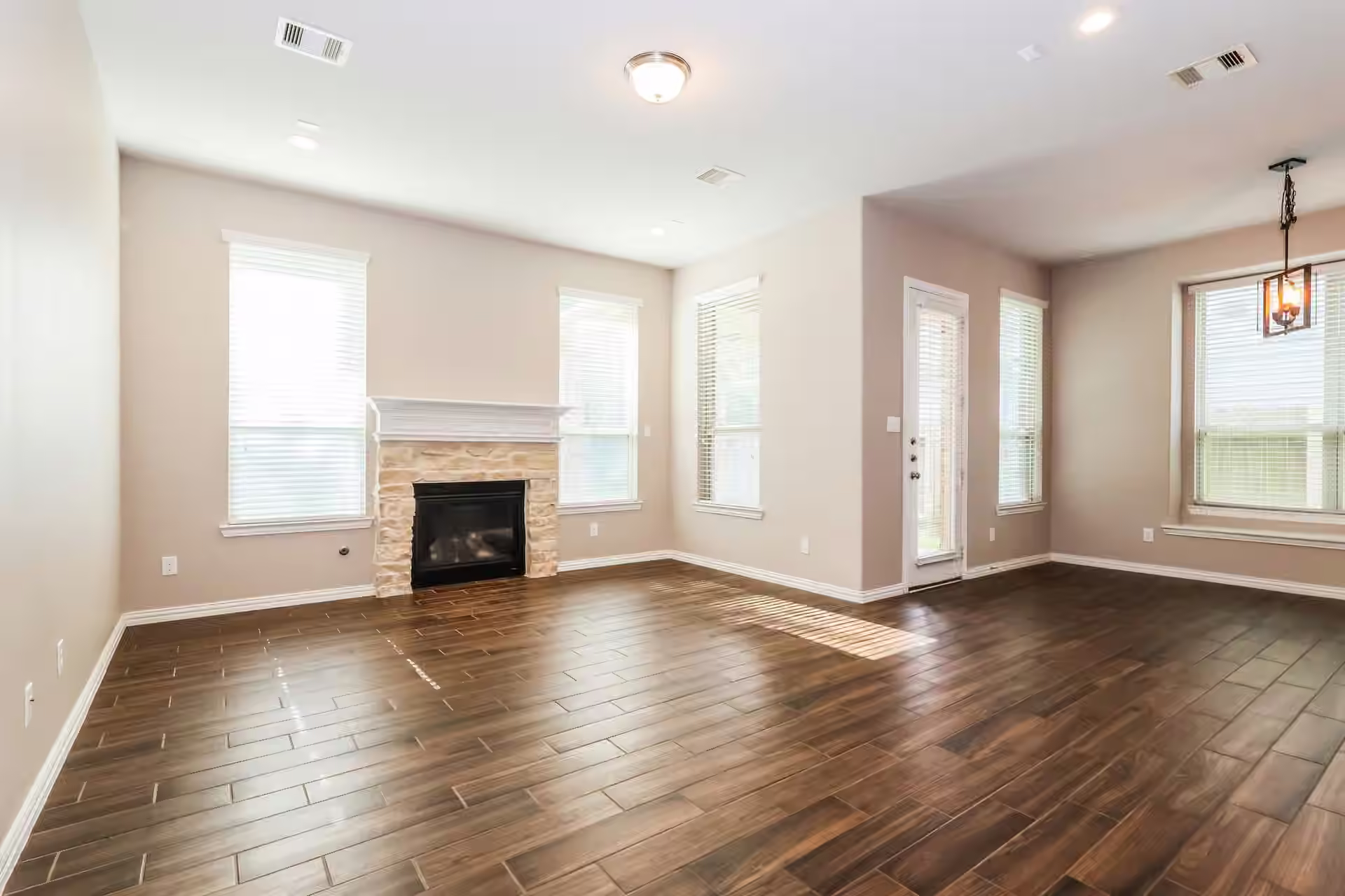 Photo 3 of 29546 Westhope Drive, Spring, TX