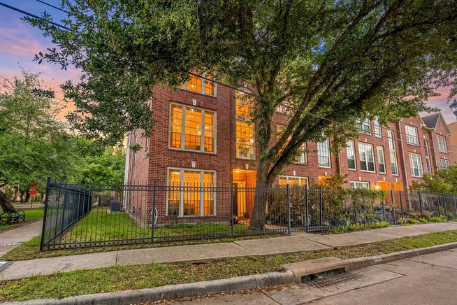 Photo 2 of 2937 Jackson Street, Houston, TX