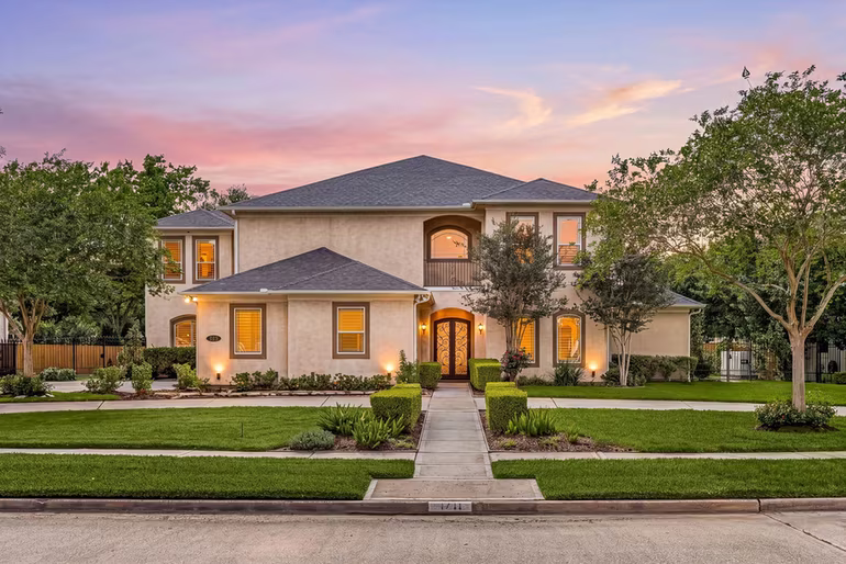 Photo 2 of 1711 Oak Shade Drive, Sugar Land, TX