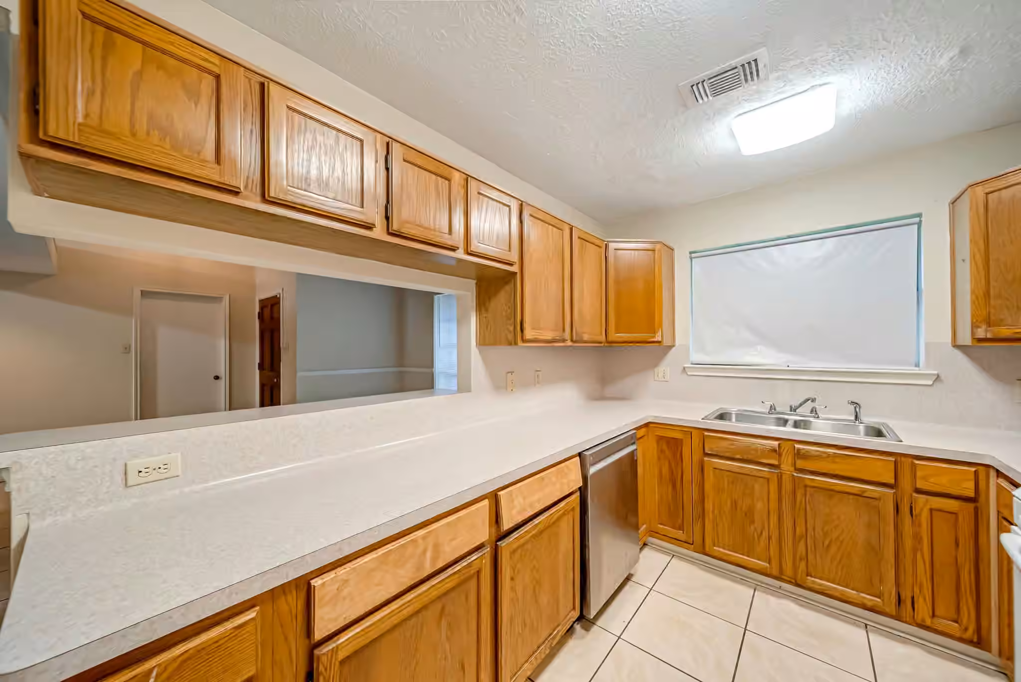 Photo 4 of 3812 Redbud Drive, La Porte, TX