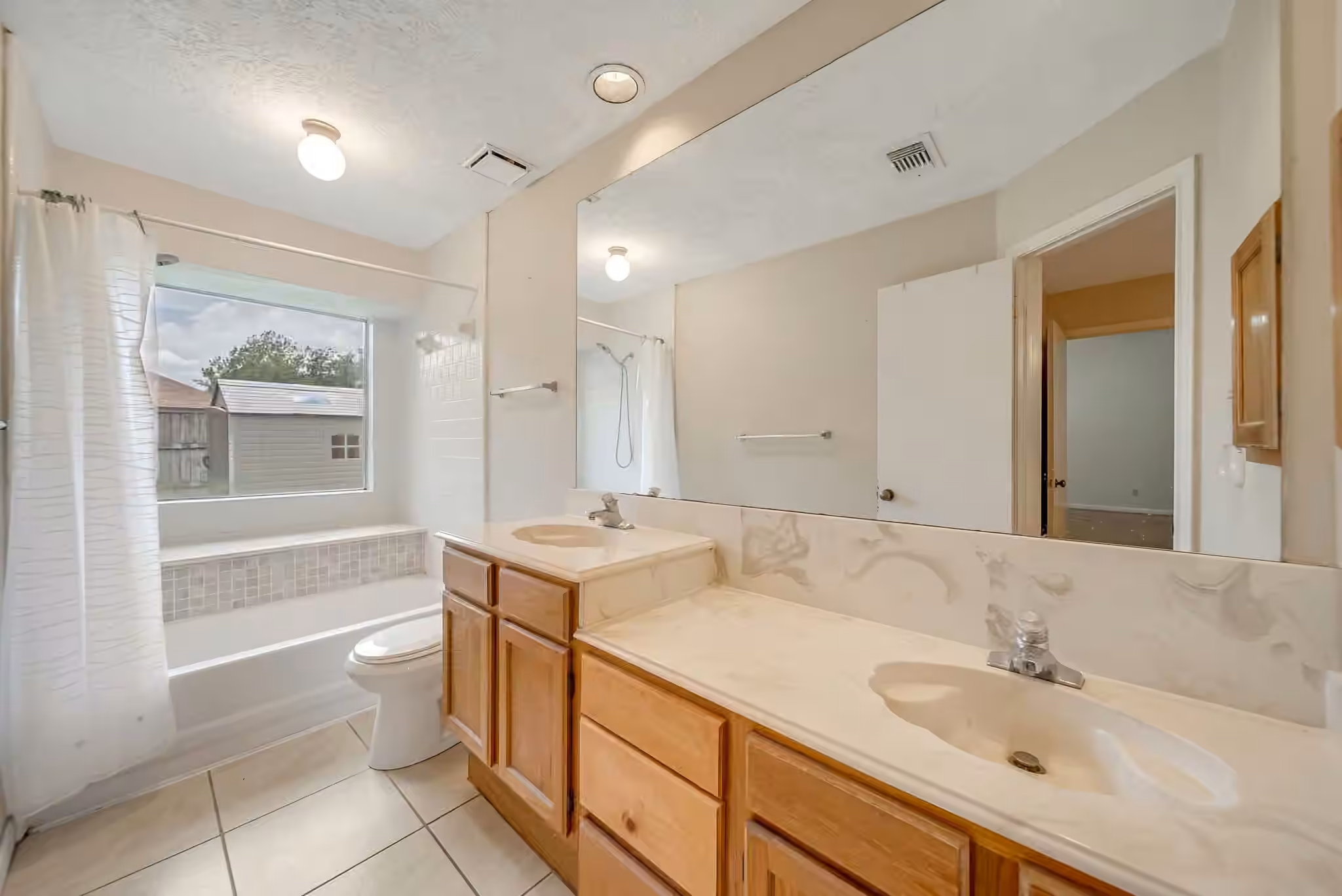 Photo 7 of 3812 Redbud Drive, La Porte, TX