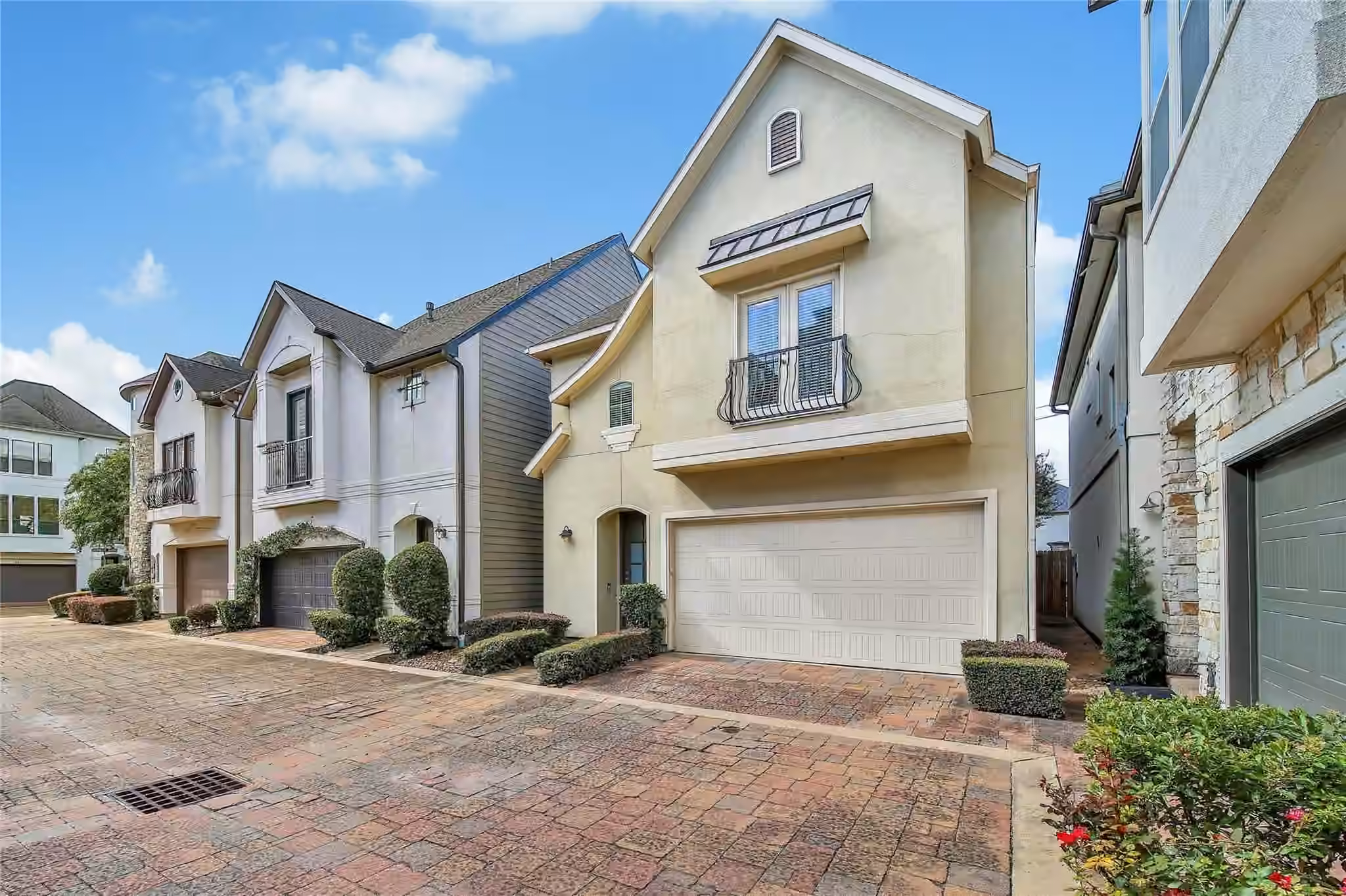 Photo 2 of 1113 Sherwood Trail, Houston, TX