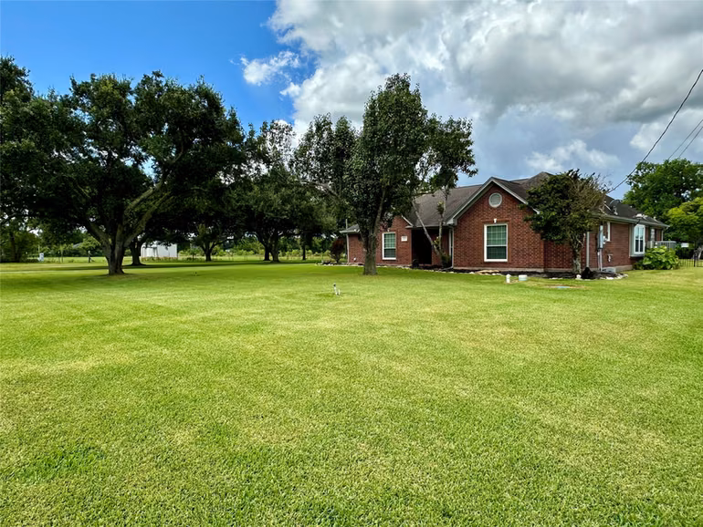 Photo 4 of 1614 Avenue Q, Santa Fe, TX