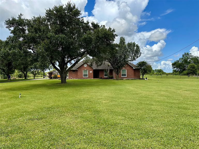 Photo 5 of 1614 Avenue Q, Santa Fe, TX