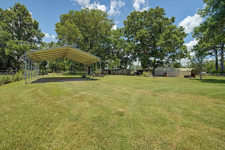Photo 4 of 384 County Road 2046, Hull, TX