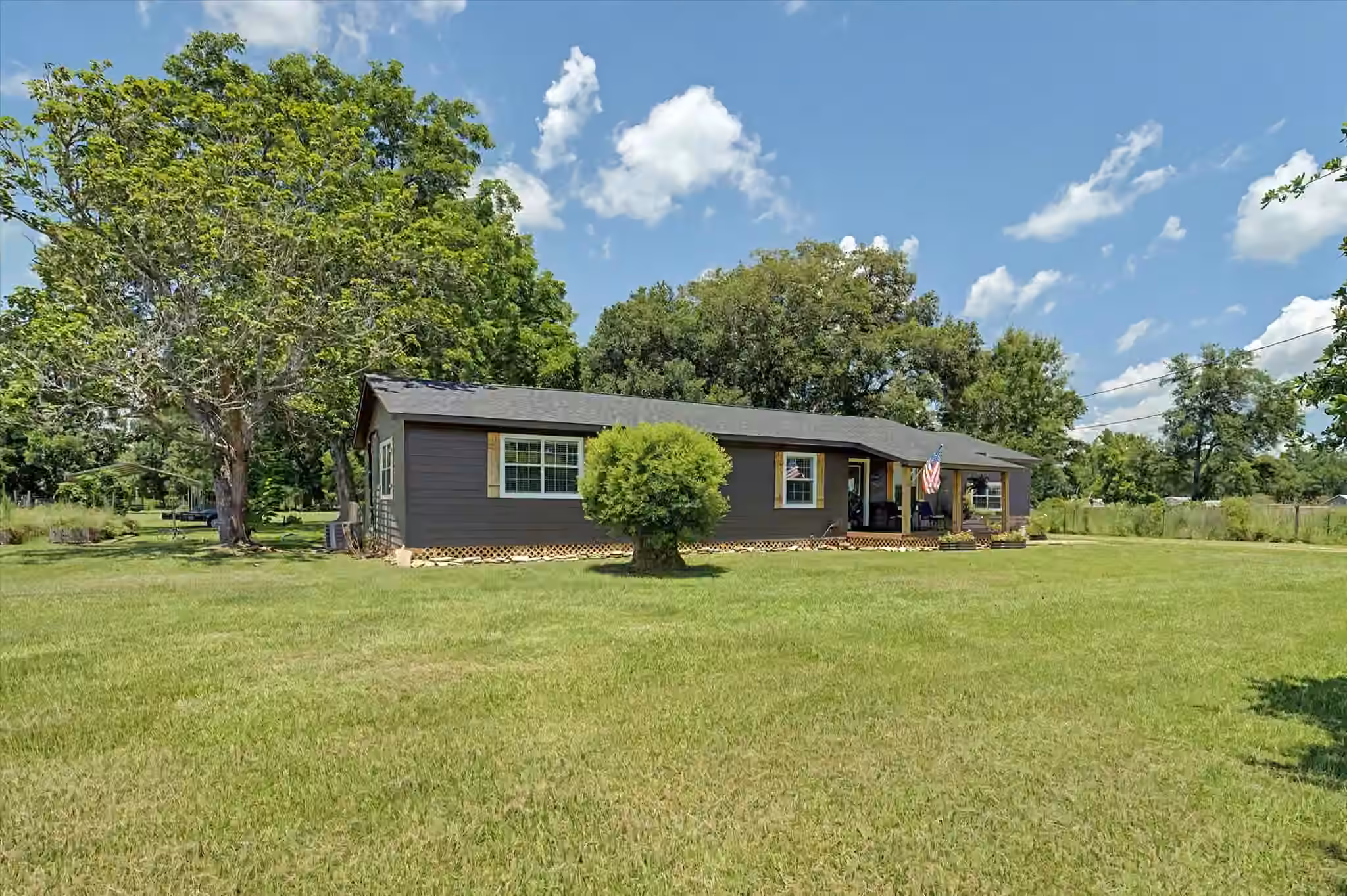Photo 5 of 384 County Road 2046, Hull, TX