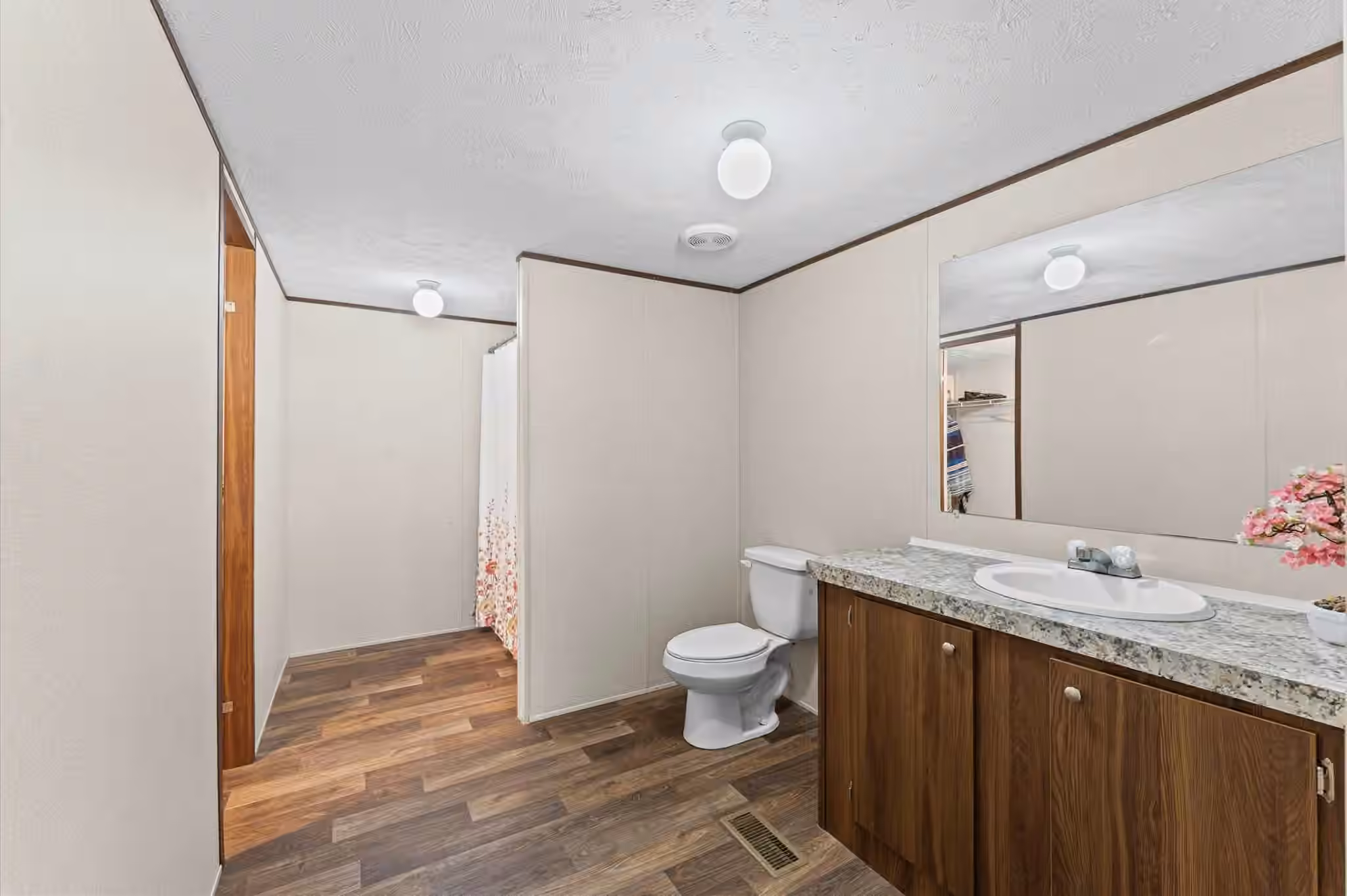 Photo 6 of 543 Ashlawn Drive, Conroe, TX