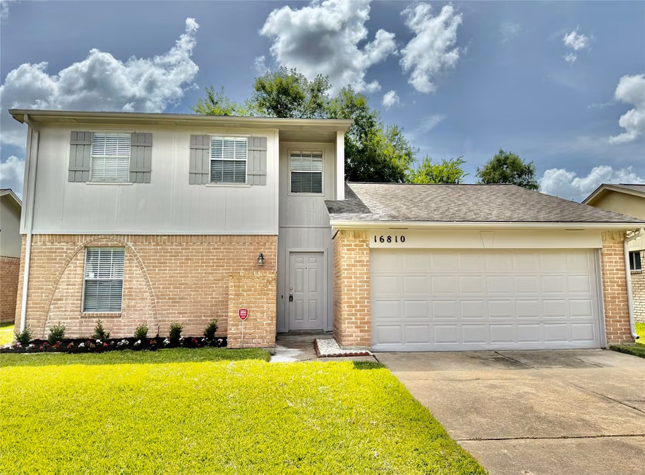 Photo 2 of 16810 Limeshade Lane, Sugar Land, TX