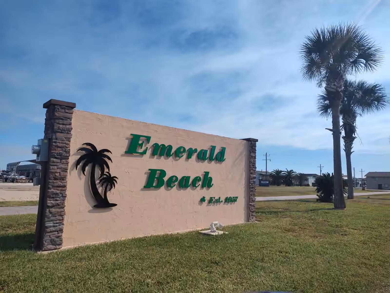 Photo 3 of 970 Wommack Drive S, Crystal Beach, TX