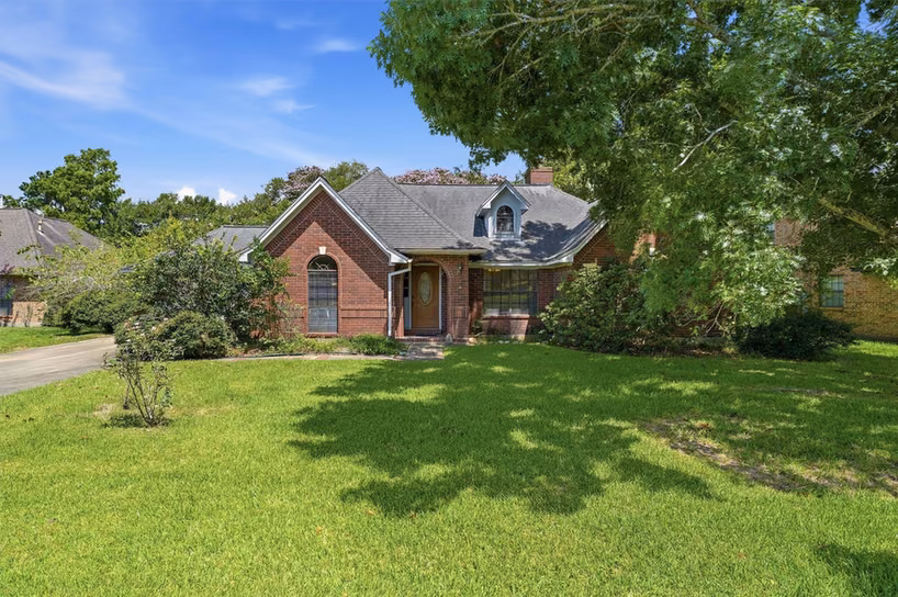 Photo of 1013 Glenshannon Avenue, Friendswood, TX