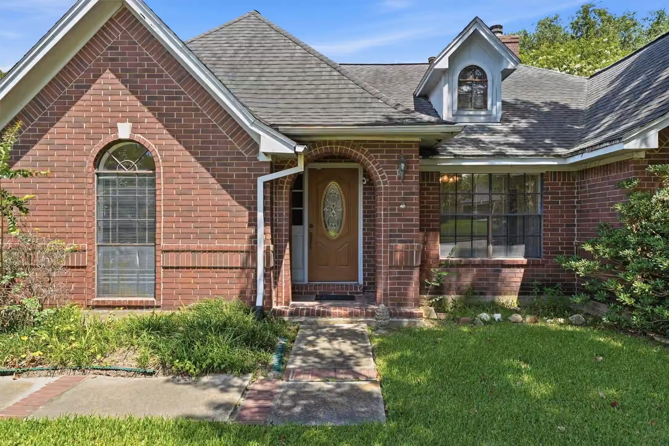Photo 2 of 1013 Glenshannon Avenue, Friendswood, TX