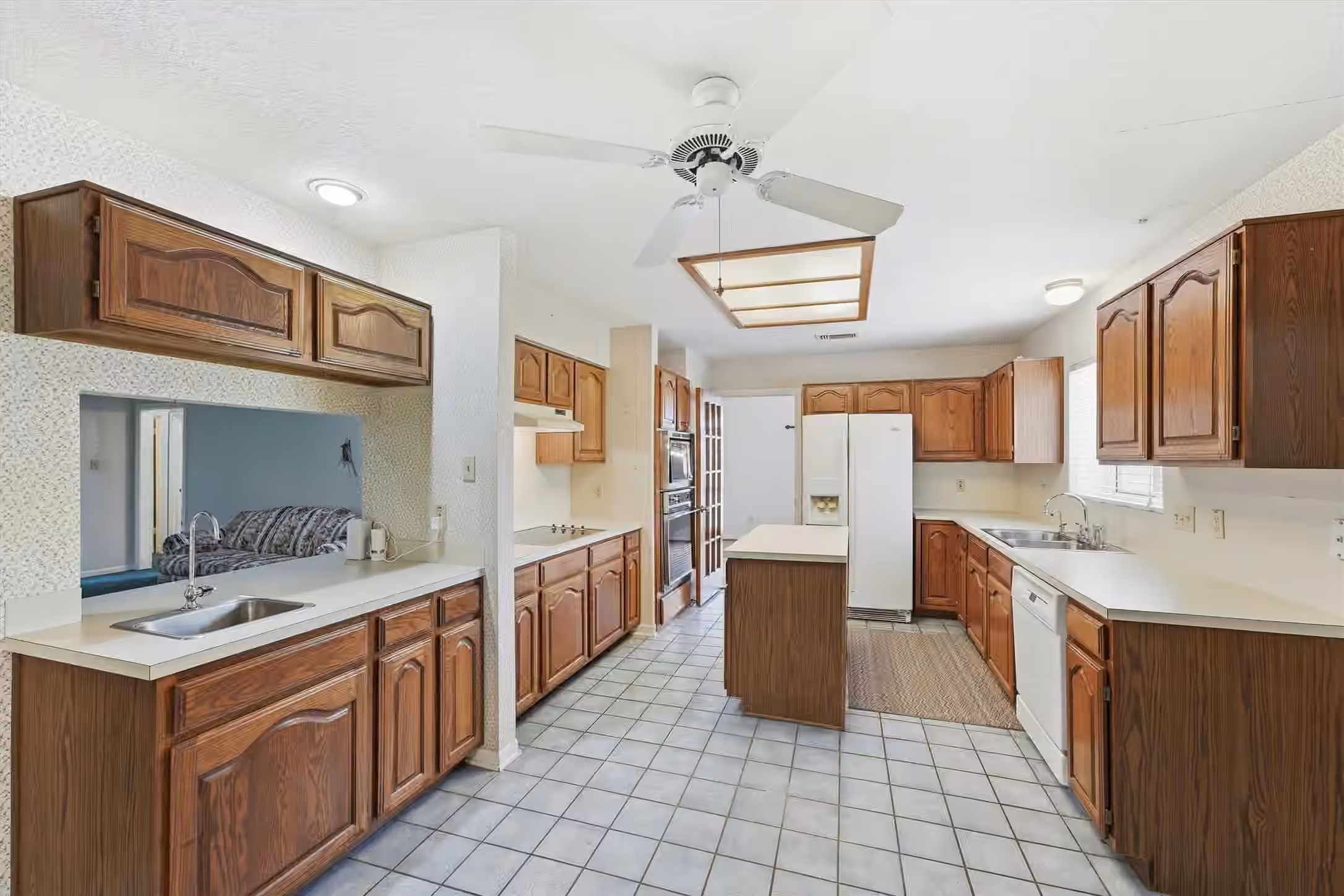 Photo 6 of 1013 Glenshannon Avenue, Friendswood, TX