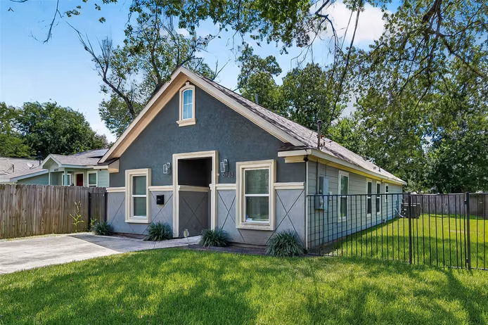 Photo 4 of 6733 Goforth Street, Houston, TX