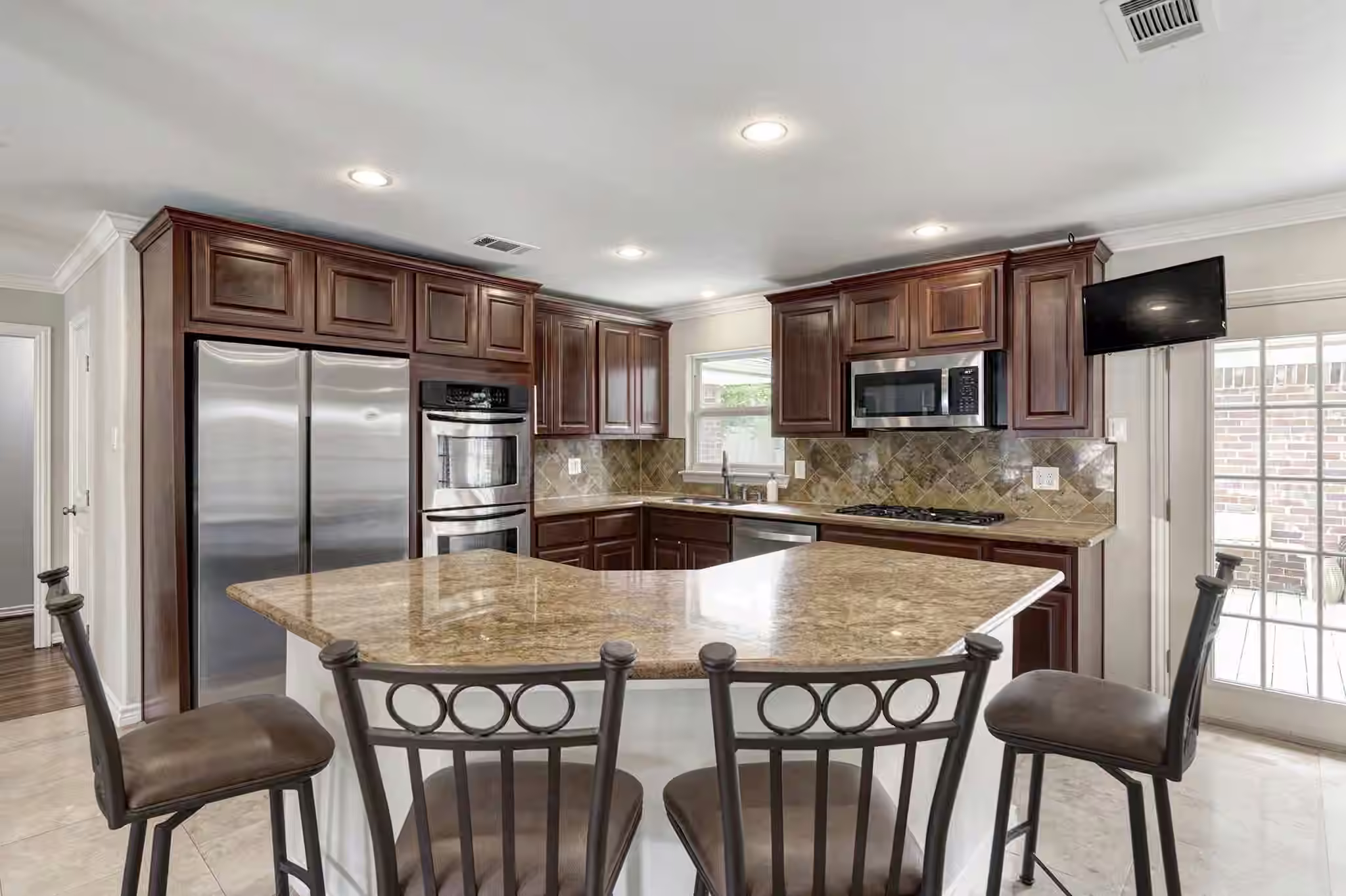 Photo 7 of 1111 Clovis Road, Houston, TX