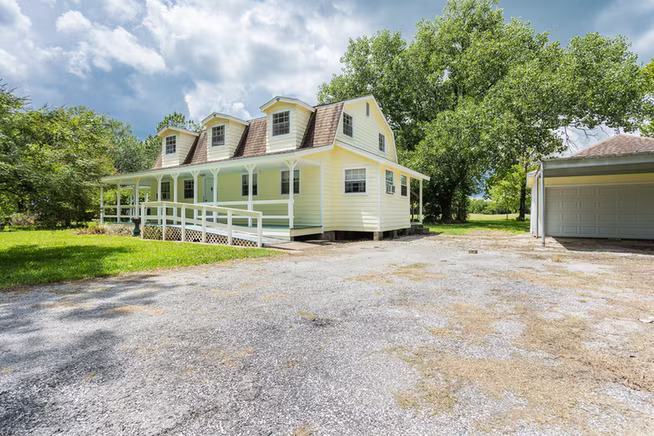 Photo 3 of 15586 County Road 436, Alvin, TX