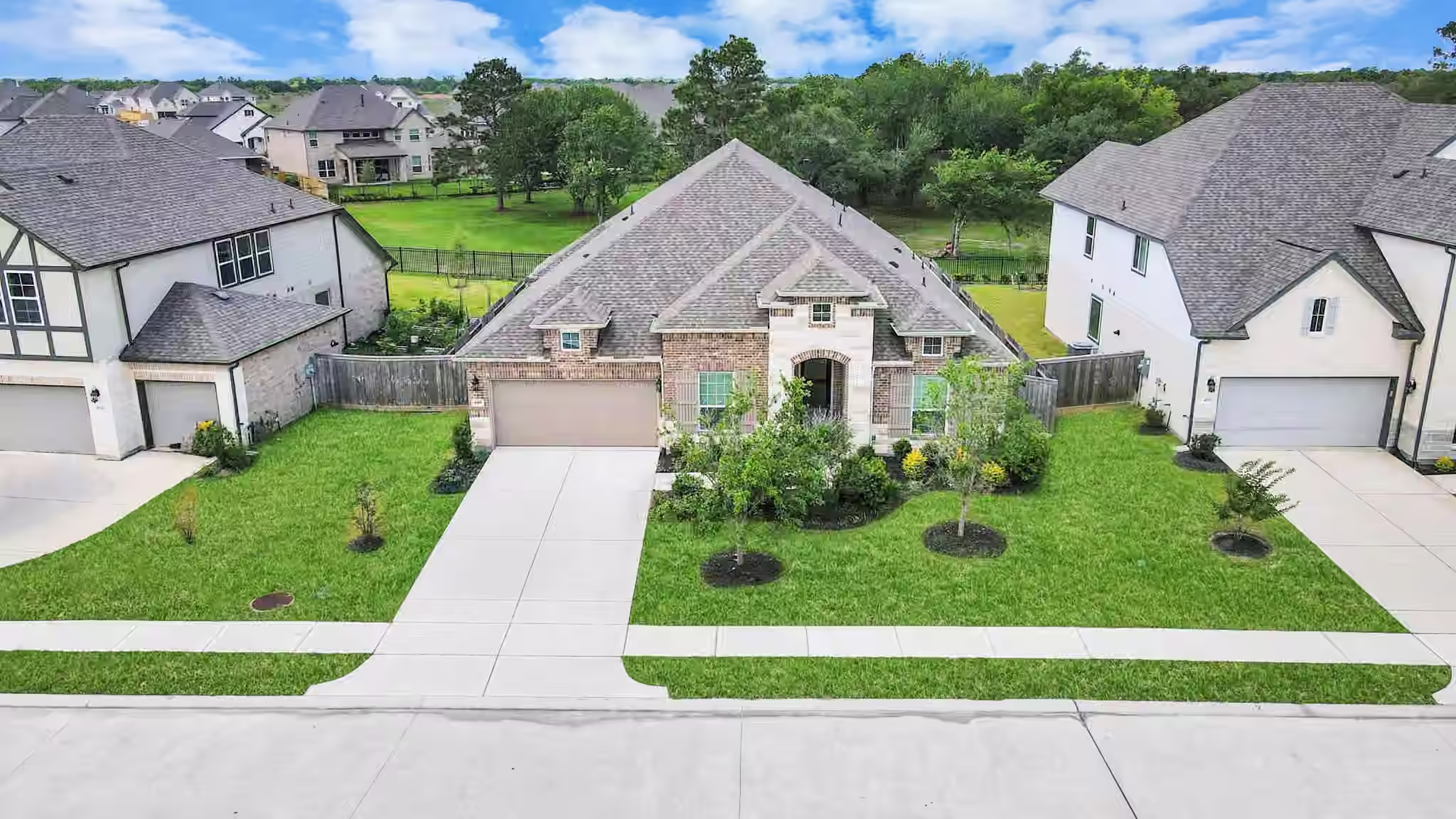 Photo 4 of 4916 Autumn Hills Trail, Pearland, TX